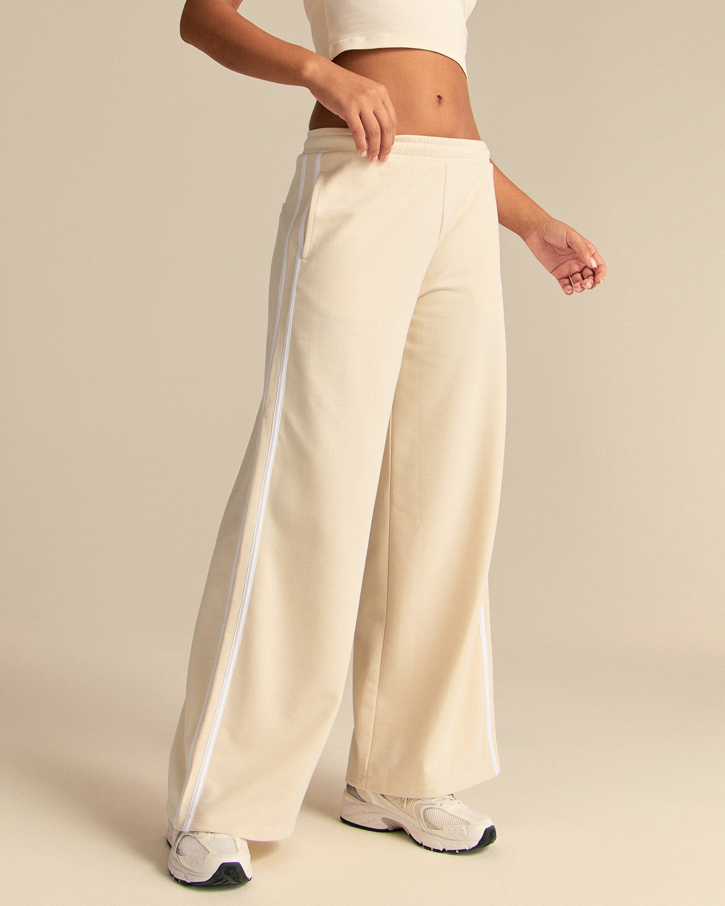 Comfort Lightweight Contrast Joggers | Off White (1/6)