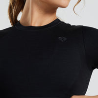 Motion Seamless Short Sleeve Crop Top | Black
