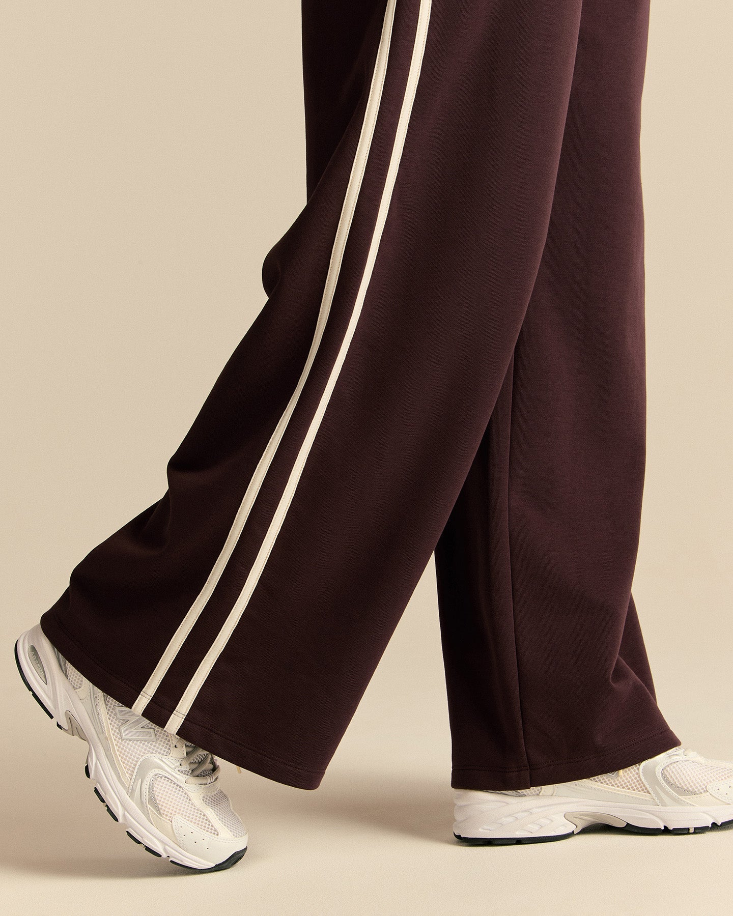 Comfort Lightweight Contrast Joggers | Cafe Noir (6/6)